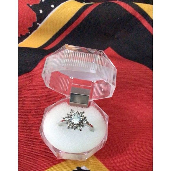 Flower Shape Halo Ring Size 7.5 Ring Zircon 14k Gold Plated Alloy Finger Ring 💍 - Picture 7 of 11